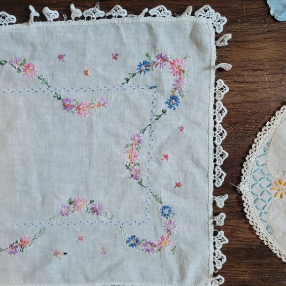 Vintage Lot of 8 Pcs decorated runners dish & fingertip towel dresser scarves - Picture 13 of 16